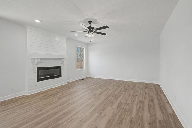 854 Burley Barn Rd, Clarksville, TN 37042