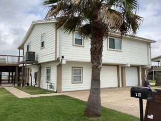 215 Barracuda Street, Bayou Vista, TX 77563