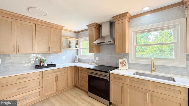 501 TAVENNER CT, Sterling, VA 20164