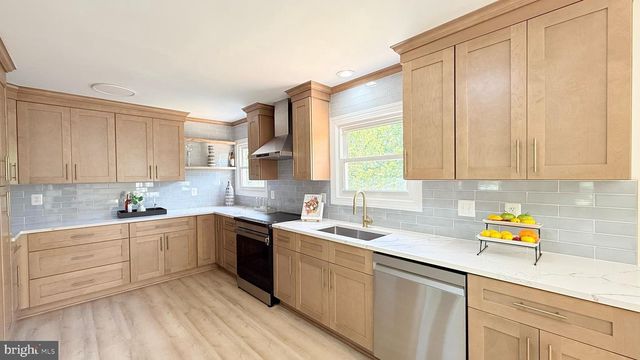 501 TAVENNER CT, Sterling, VA 20164