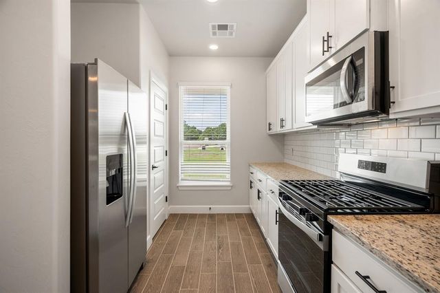 2381 Clubhouse Drive, Blanchard, OK 73010