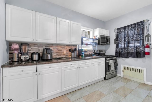 82 Shaw Ave, Newark City, NJ 07112