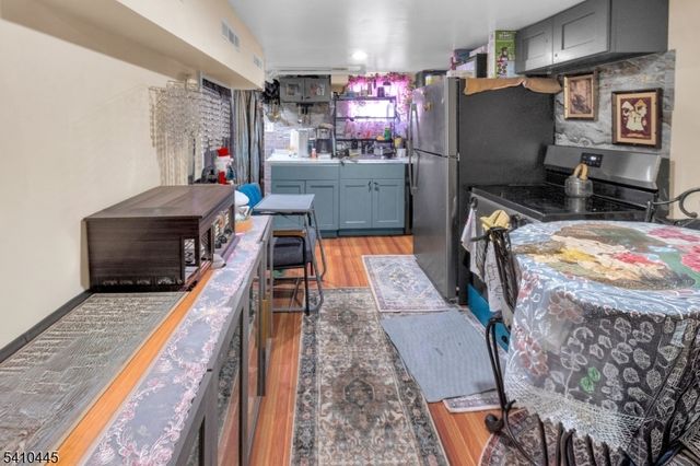 82 Shaw Ave, Newark City, NJ 07112