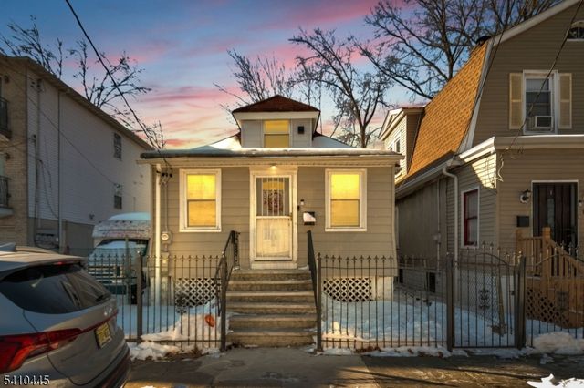 82 Shaw Ave, Newark City, NJ 07112