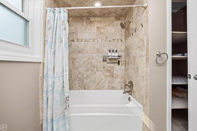 48037 Lafayette Drive, Macomb, MI 48044