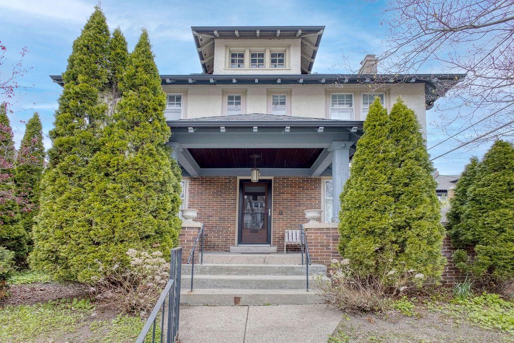 2312 E Linnwood AVENUE, Milwaukee, WI 53211