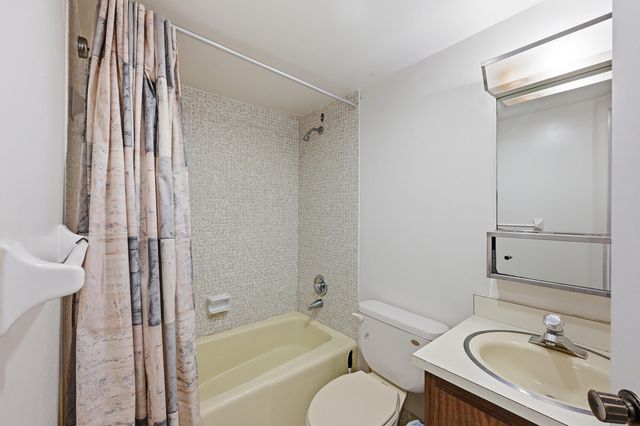 630 Tennis Club Drive Apt 204, Wilton Manors, FL 33311