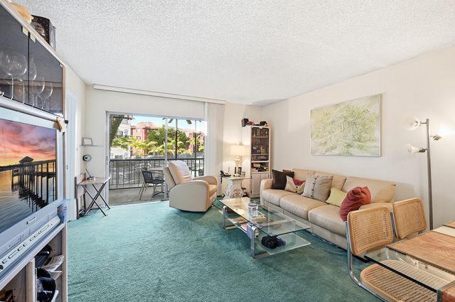 630 Tennis Club Drive Apt 204, Wilton Manors, FL 33311