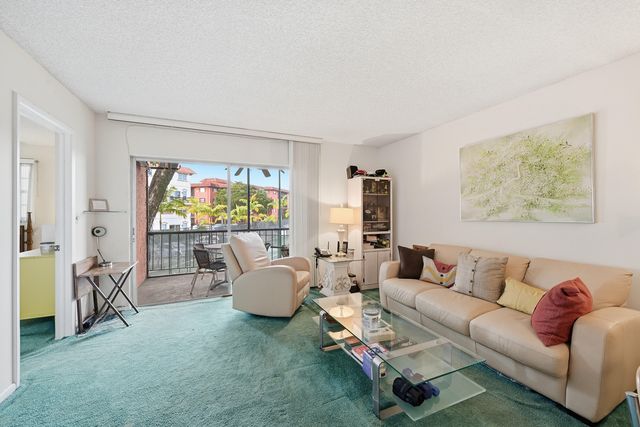 630 Tennis Club Drive Apt 204, Wilton Manors, FL 33311