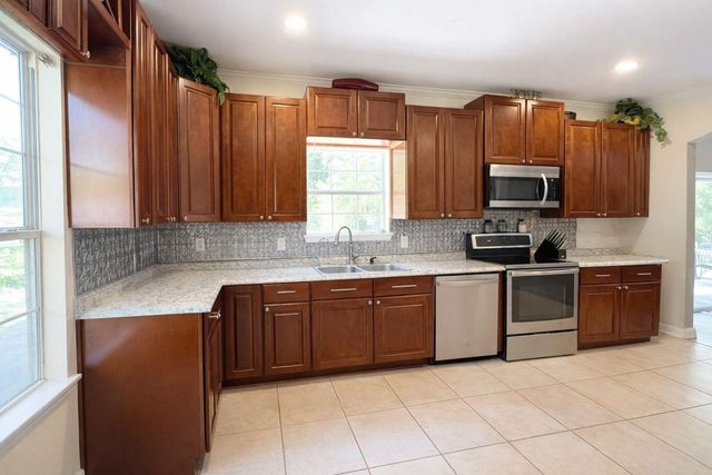 15392 Paradise Point Drive, Willis, TX 77318