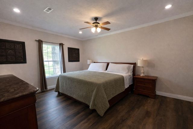 15392 Paradise Point Drive, Willis, TX 77318