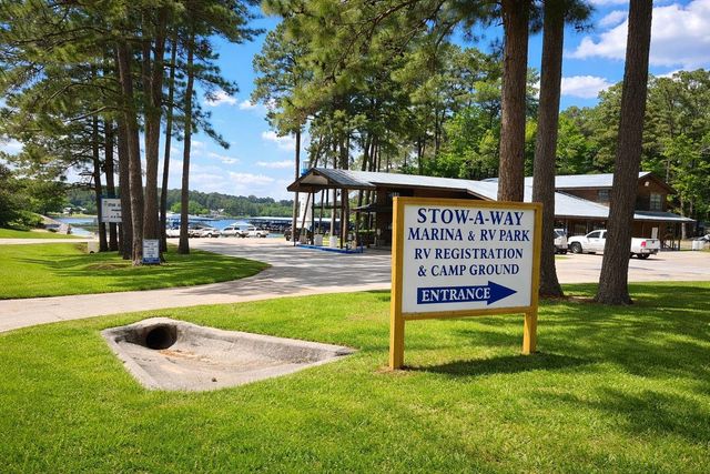 15392 Paradise Point Drive, Willis, TX 77318