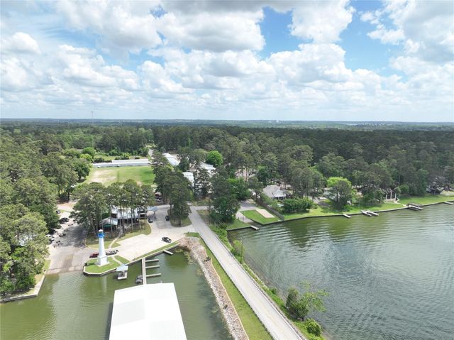 15392 Paradise Point Drive, Willis, TX 77318