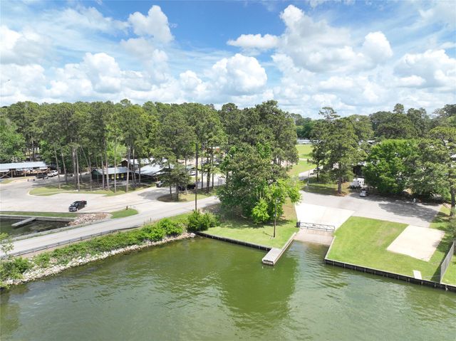 15392 Paradise Point Drive, Willis, TX 77318