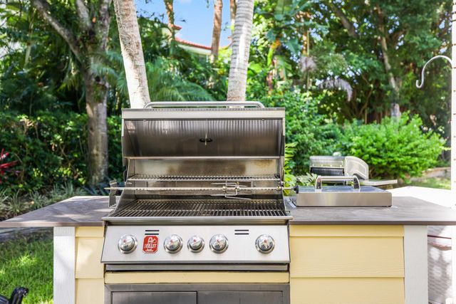131 Barefoot Cove, Hypoluxo, FL 33462