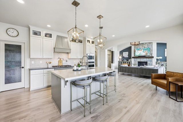 1609 Whistling Hill CIRCLE, Hartland, WI 53029