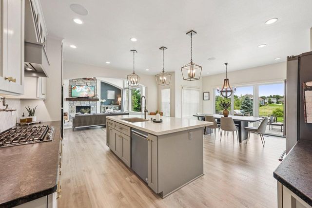 1609 Whistling Hill CIRCLE, Hartland, WI 53029