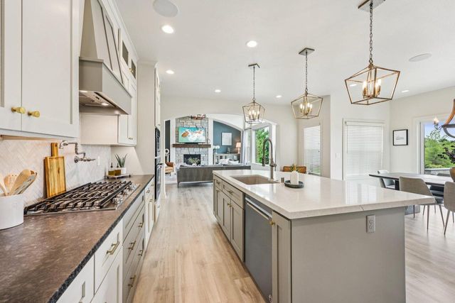 1609 Whistling Hill CIRCLE, Hartland, WI 53029