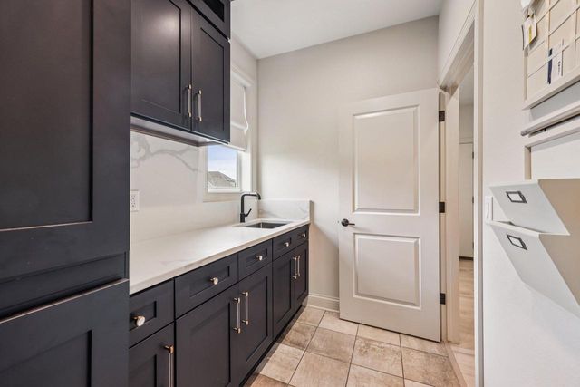 1609 Whistling Hill CIRCLE, Hartland, WI 53029