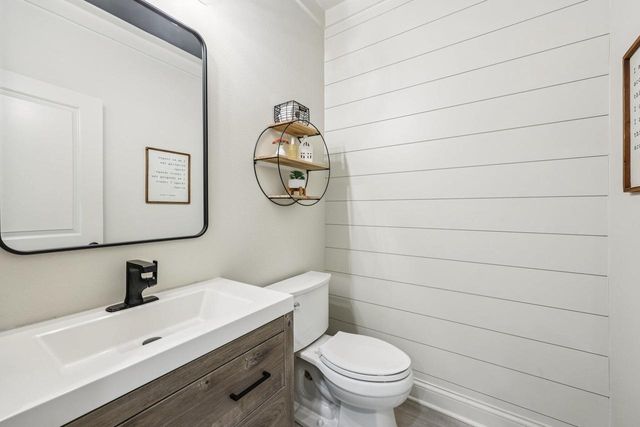 1609 Whistling Hill CIRCLE, Hartland, WI 53029