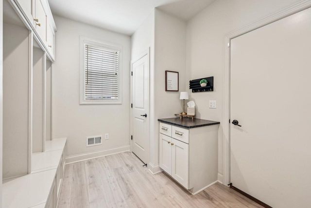 1609 Whistling Hill CIRCLE, Hartland, WI 53029