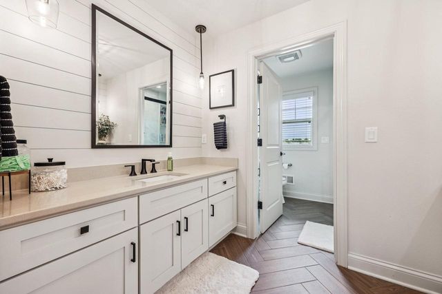 1609 Whistling Hill CIRCLE, Hartland, WI 53029