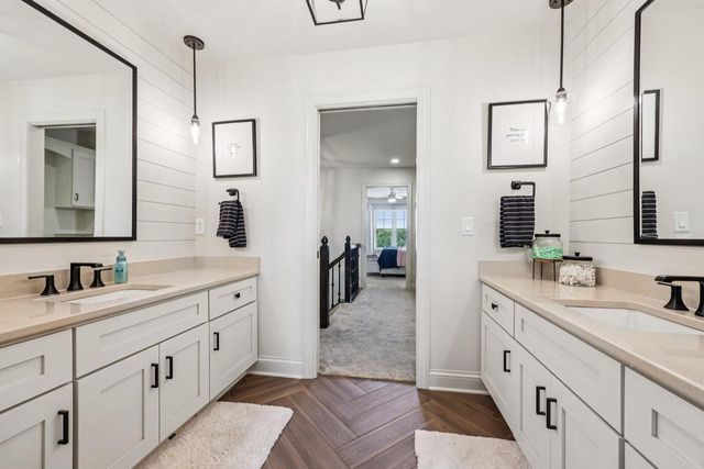 1609 Whistling Hill CIRCLE, Hartland, WI 53029