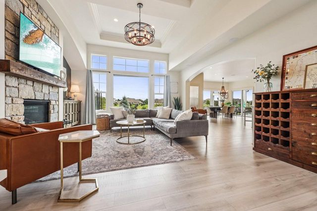 1609 Whistling Hill CIRCLE, Hartland, WI 53029