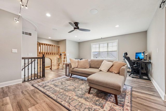 1609 Whistling Hill CIRCLE, Hartland, WI 53029