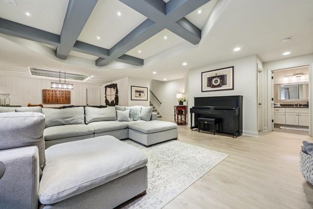 1609 Whistling Hill CIRCLE, Hartland, WI 53029