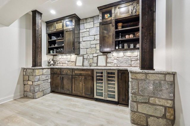 1609 Whistling Hill CIRCLE, Hartland, WI 53029