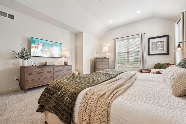 1609 Whistling Hill CIRCLE, Hartland, WI 53029