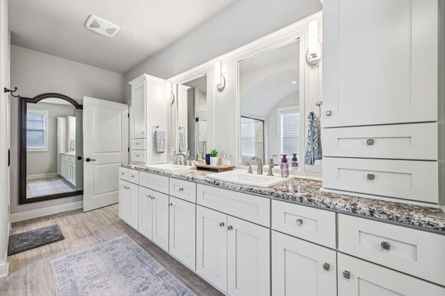 1609 Whistling Hill CIRCLE, Hartland, WI 53029