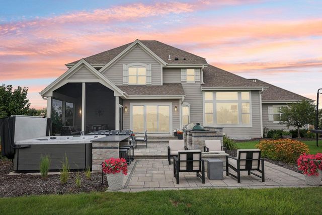 1609 Whistling Hill CIRCLE, Hartland, WI 53029