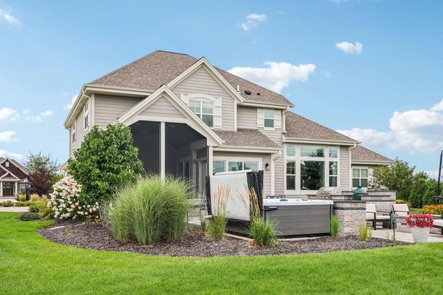 1609 Whistling Hill CIRCLE, Hartland, WI 53029