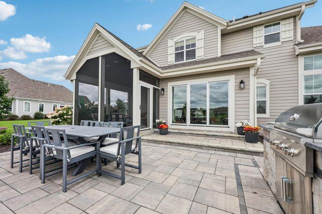 1609 Whistling Hill CIRCLE, Hartland, WI 53029