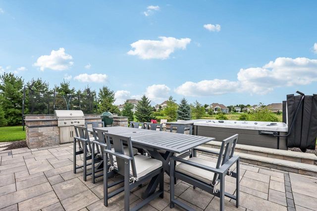 1609 Whistling Hill CIRCLE, Hartland, WI 53029