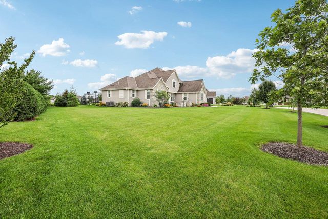 1609 Whistling Hill CIRCLE, Hartland, WI 53029