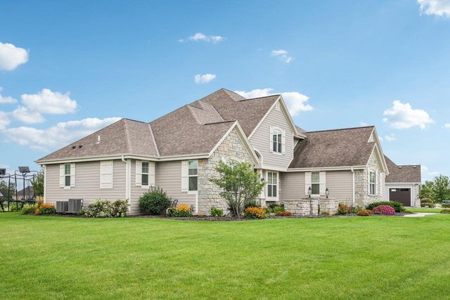 1609 Whistling Hill CIRCLE, Hartland, WI 53029