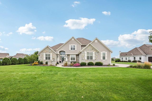 1609 Whistling Hill CIRCLE, Hartland, WI 53029