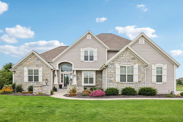 1609 Whistling Hill CIRCLE, Hartland, WI 53029