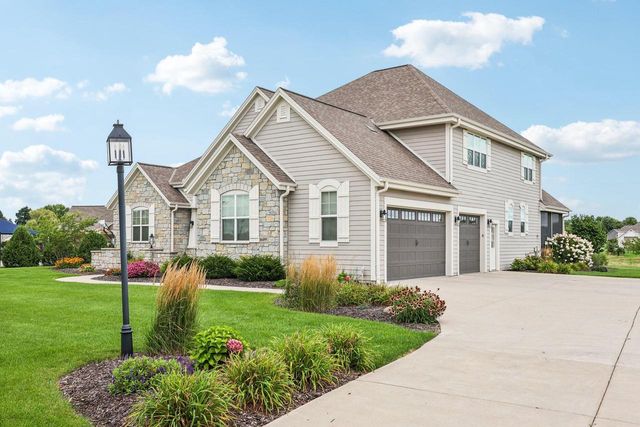 1609 Whistling Hill CIRCLE, Hartland, WI 53029