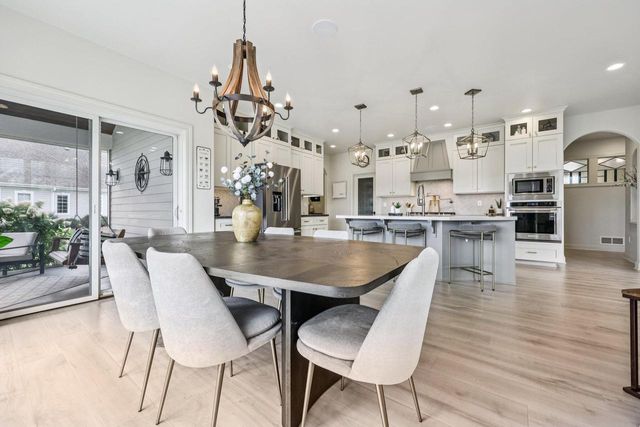 1609 Whistling Hill CIRCLE, Hartland, WI 53029