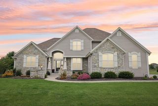 1609 Whistling Hill CIRCLE, Hartland, WI 53029