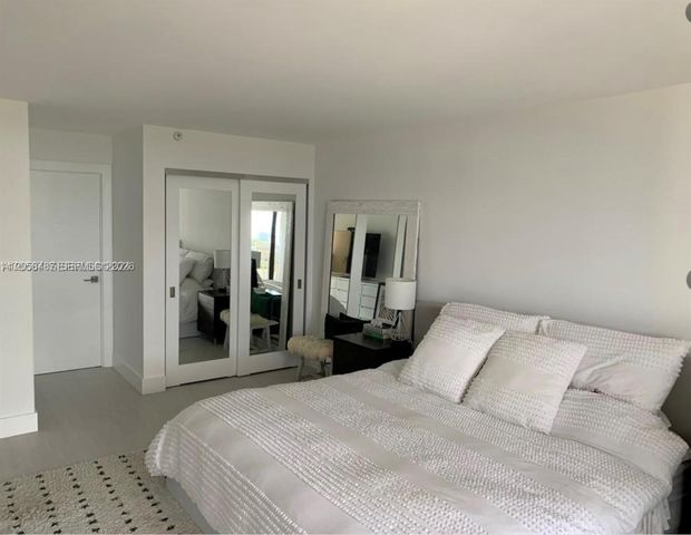 2555 Collins Ave 1906, Miami Beach, FL 33140