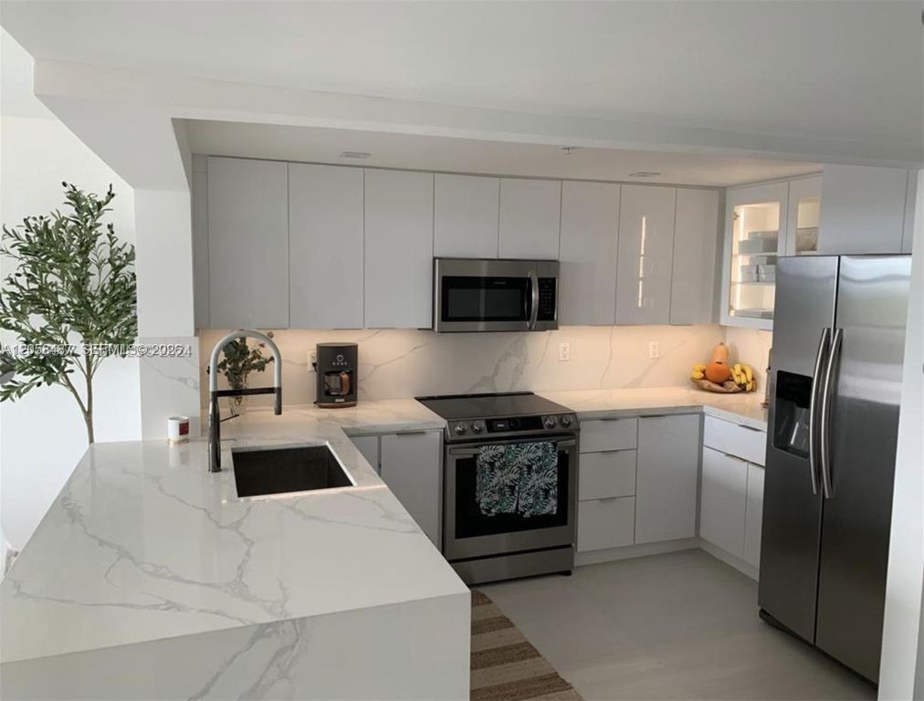 2555 Collins Ave 1906, Miami Beach, FL 33140