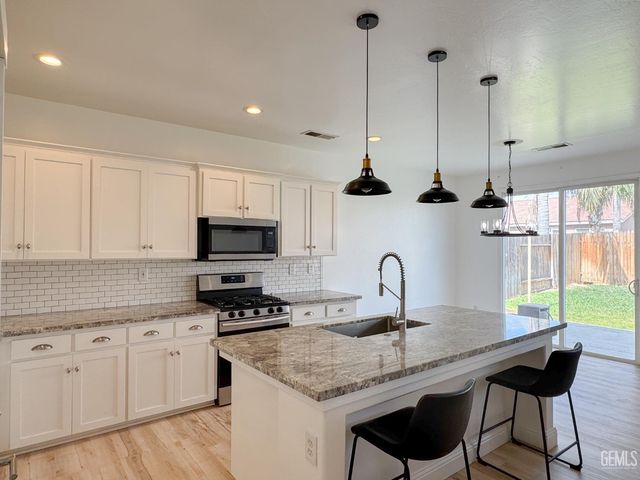 11604 Revolution Road, Bakersfield, CA 93312