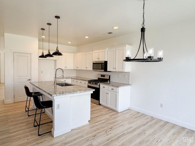 11604 Revolution Road, Bakersfield, CA 93312