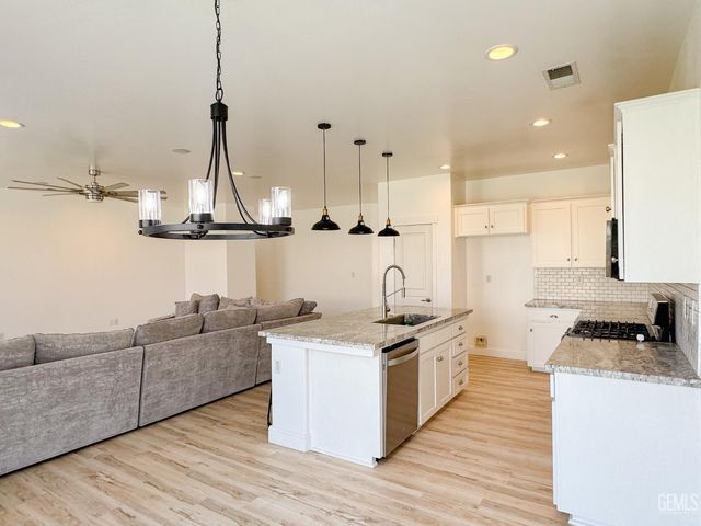 11604 Revolution Road, Bakersfield, CA 93312