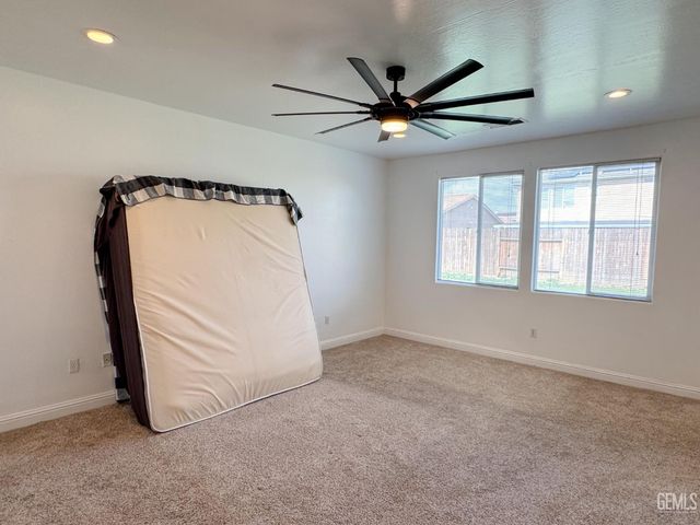 11604 Revolution Road, Bakersfield, CA 93312